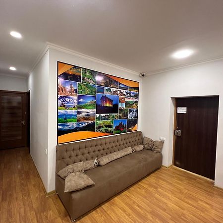Guest House Northern Avenue เยเรวาน ภายนอก รูปภาพ